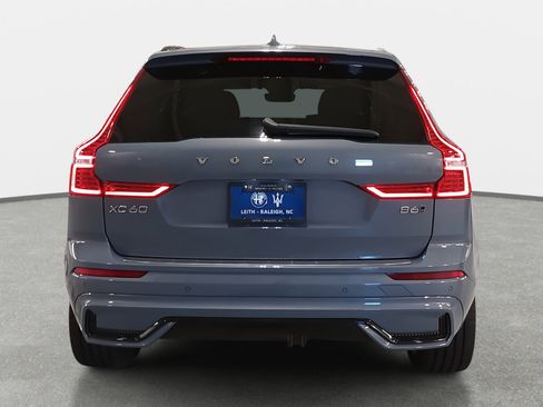 Used 2022 Volvo XC60 B6 R-Design w/ Advanced Package image 6