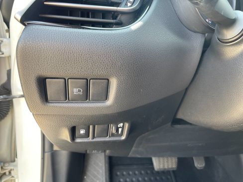 Used 2019 Toyota C-HR XLE FWD image 29