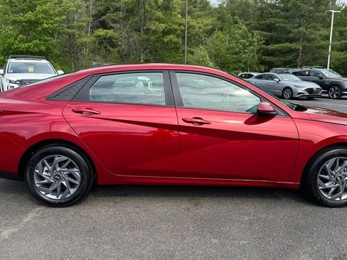 Used 2024 Hyundai Elantra SEL FWD image 6