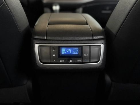 Used 2019 Toyota Highlander XLE AWD/4WD image 40