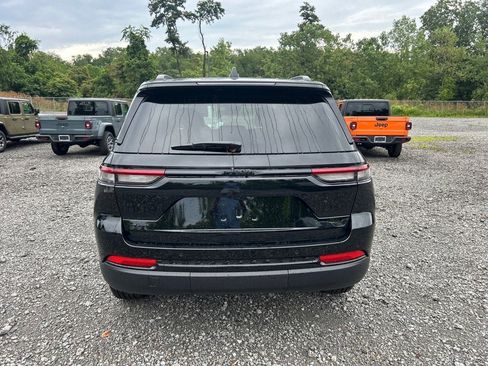 New 2025 Jeep Grand Cherokee Altitude image 4