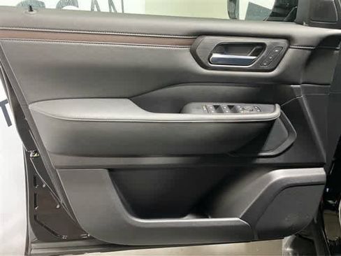 New 2025 Nissan Armada SL w/ Captain's Chari Seat Package image 9