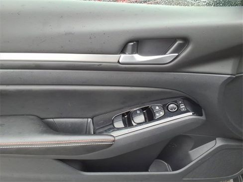 Used 2024 Nissan Altima 2.0 SR image 10