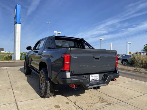 Used 2025 Toyota Tacoma 4x4 Double Cab Hybrid image 9