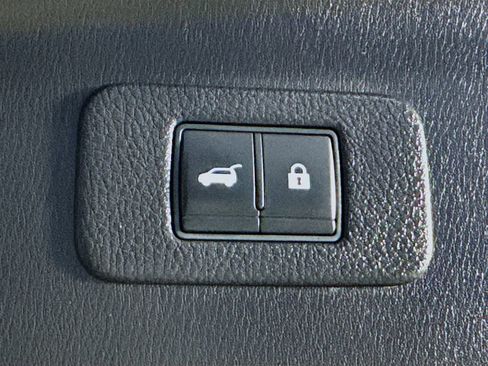 Used 2022 Nissan Armada SL image 33