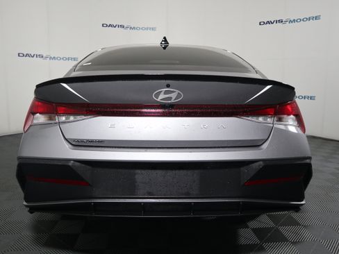 Used 2025 Hyundai Elantra Sport FWD image 7
