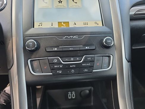 Used 2019 Ford Fusion SEL FWD image 18