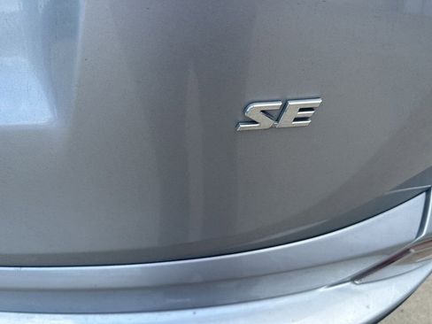 Used 2018 Toyota RAV4 SE w/ Power Extra Value Package FWD image 3