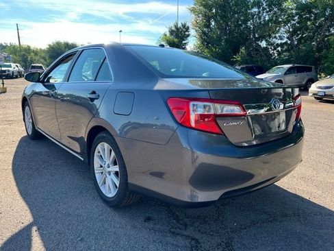 Used 2014 Toyota Camry XLE w/ Moonroof Package FWD image 3