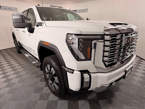 Used 2024 GMC Sierra 2500 Denali AWD/4WD image 8