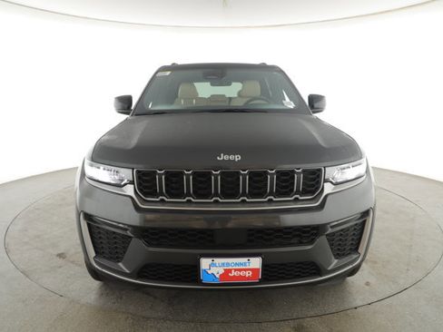 New 2026 Jeep Grand Cherokee Limited RWD image 2