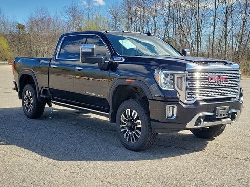 Used 2021 GMC Sierra 2500 Denali w/ Denali Black Diamond Edition AWD/4WD image 3