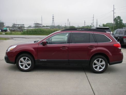 Used 2014 Subaru Outback 2.5i Premium w/ Moonroof Package AWD/4WD image 10