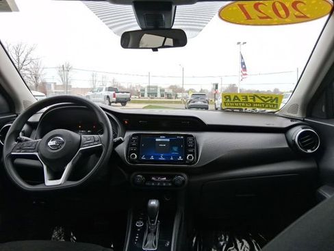 Used 2021 Nissan Kicks SV image 14