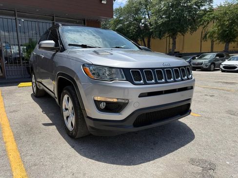 Used 2018 Jeep Compass Latitude w/ Popular Equipment Group AWD/4WD image 3