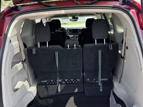Used 2023 Chrysler Voyager LX FWD image 11