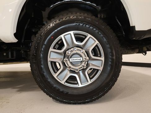 Used 2024 Ford F350 Lariat image 34