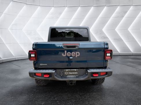 Used 2025 Jeep Gladiator Rubicon w/ Safety Group AWD/4WD image 4