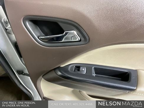 Used 2015 GMC Canyon SLT image 24