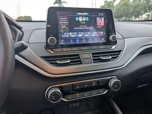 Used 2025 Nissan Altima 2.5 SR image 19