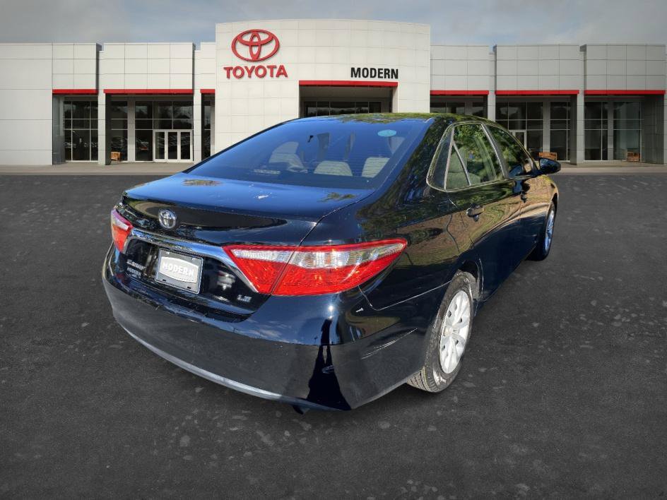 Used 2017 Toyota Camry LE FWD image 5