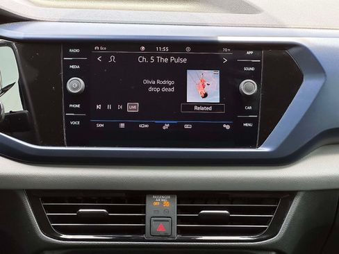 Certified 2022 Volkswagen Taos SE AWD/4WD image 17