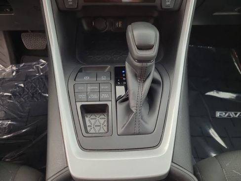 Used 2024 Toyota RAV4 XLE image 25