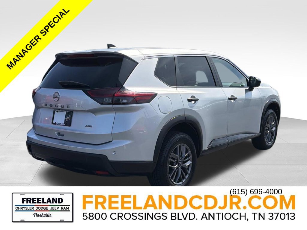 Used 2024 Nissan Rogue S AWD/4WD image 3