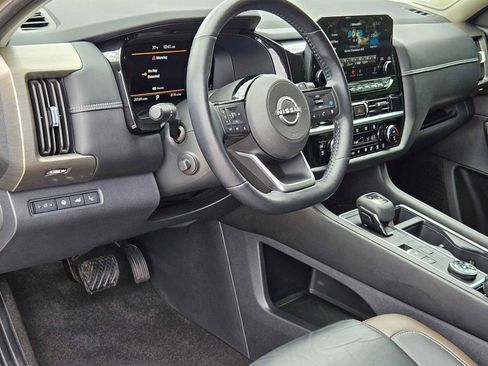 Used 2023 Nissan Pathfinder Platinum w/ Cargo Package AWD/4WD image 2