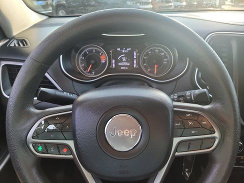 Used 2020 Jeep Cherokee Latitude AWD/4WD image 28