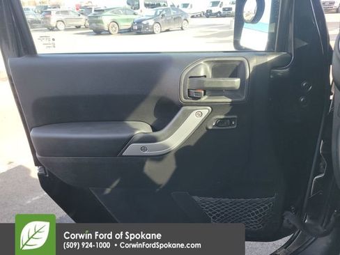 Used 2012 Jeep Wrangler Unlimited Rubicon w/ Max Tow Pkg image 21