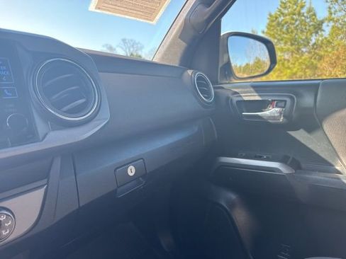 Used 2017 Toyota Tacoma TRD Sport w/ Tow Package image 22