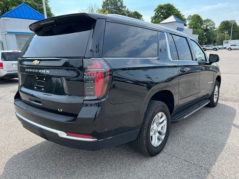 Used 2025 Chevrolet Suburban LT w/ Sun And Tow Package AWD/4WD image 5
