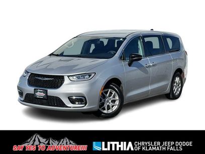 Used 2024 Chrysler Pacifica Touring-L