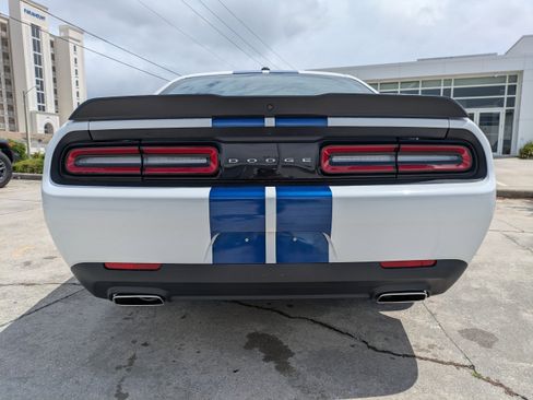 Used 2023 Dodge Challenger SXT RWD image 5