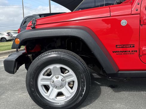 Used 2016 Jeep Wrangler Unlimited Sport w/ Connectivity Group AWD/4WD image 33