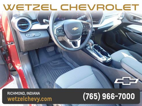 Used 2025 Chevrolet Trax LT w/ Driver Confidence Package FWD image 13