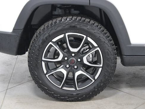 Used 2025 Jeep Compass Trailhawk w/ Trailer Tow Group AWD/4WD image 13