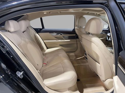 Used 2018 BMW 740i image 30