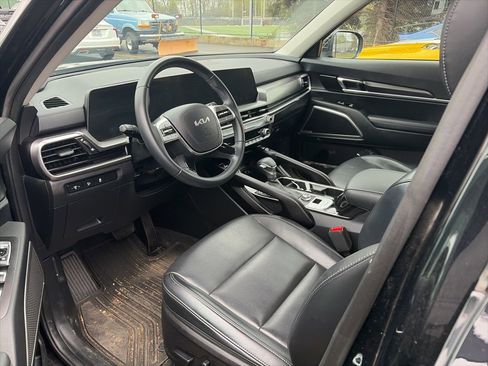 Used 2024 Kia Telluride S w/ S Sunroof Package image 7