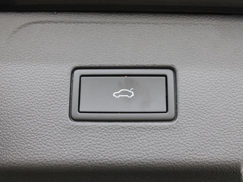 Used 2024 Volkswagen Atlas SE FWD image 30