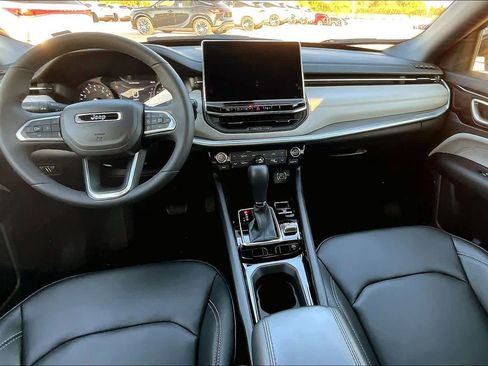 Used 2025 Jeep Compass Limited image 15