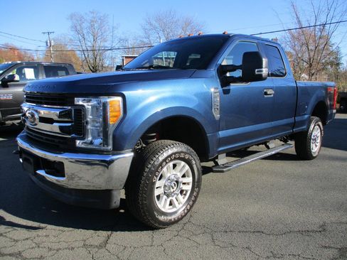 Used 2017 Ford F250 XLT w/ FX4 Off-Road Package image 2