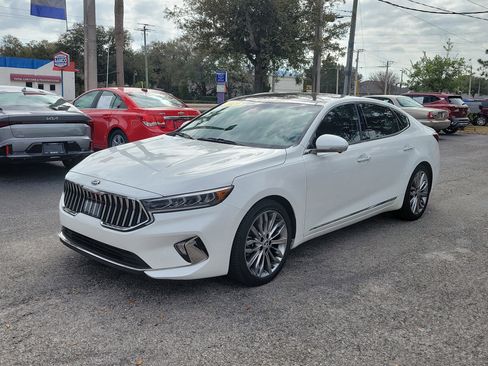 Certified 2020 Kia Cadenza Limited image 3