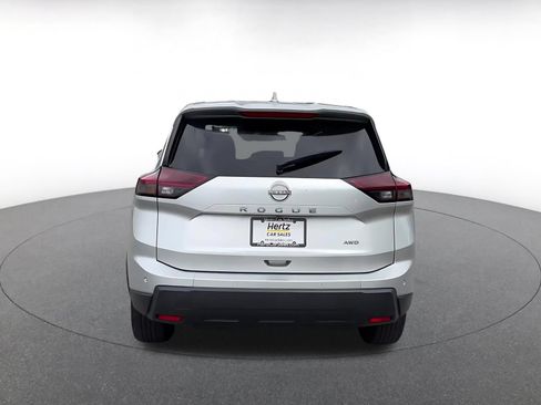 Used 2025 Nissan Rogue SV AWD/4WD image 9