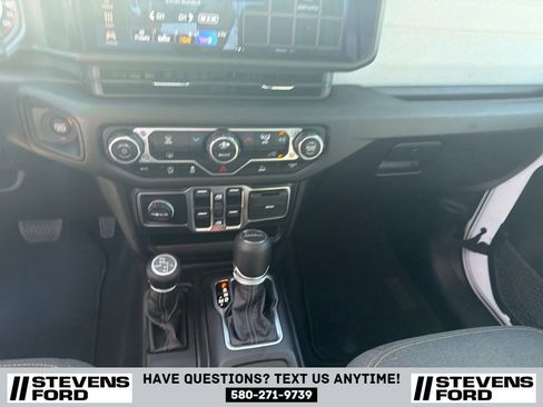 Used 2025 Jeep Gladiator Sport AWD/4WD image 25