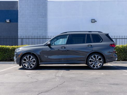 Used 2023 BMW X7 xDrive40i w/ Executive Package image 7
