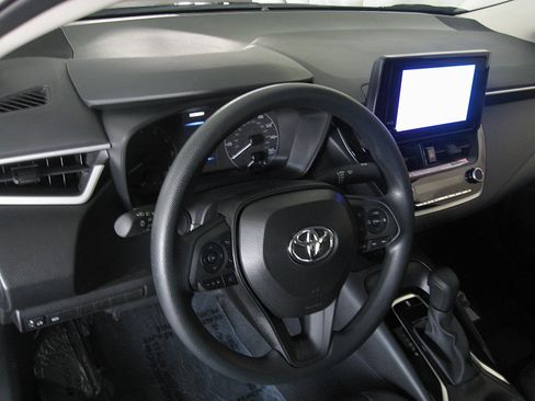 Used 2025 Toyota Corolla LE image 9