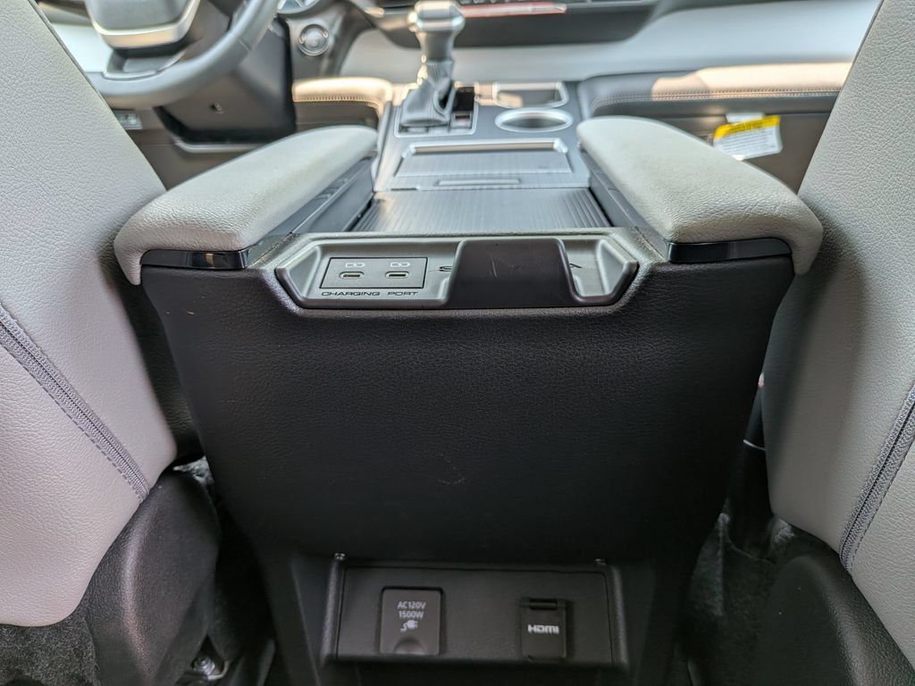 Used 2025 Toyota Sienna XLE w/ XLE Plus Package FWD image 29