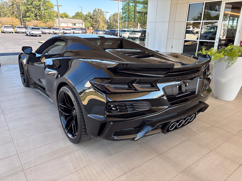 Used 2025 Chevrolet Corvette Z06 RWD image 8